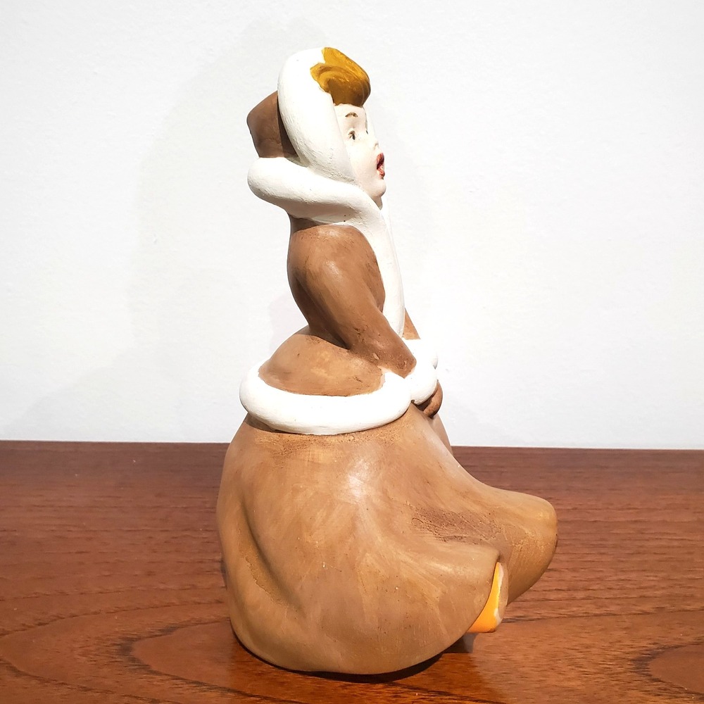 Vintage ceramic Christmas caroler girl figurine, 9" tall, holiday decor - Picture 4 of 6